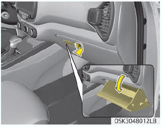 Kia Soul. Center console storage, Glove box