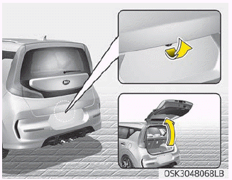 Kia Soul. Opening the tailgate